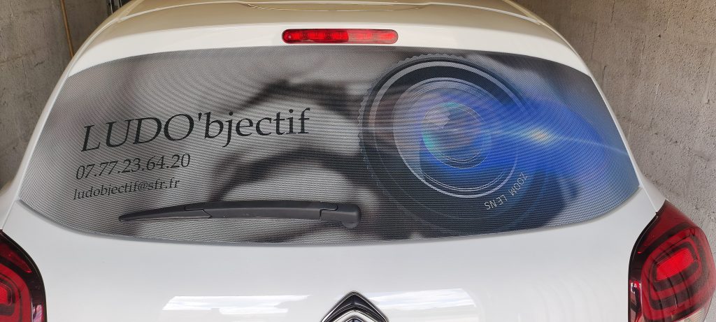 Film micro-perfore adhesif pour vitre arrière
