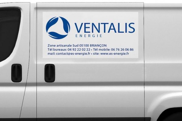 Sticker pose facile collé sur le côté latéral d'un fourgon blanc - Format 120 x 60 cm