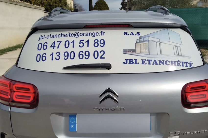 Personnaliser la vitre arrière de votre voiture