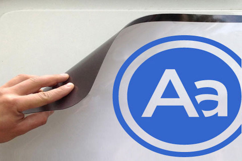 Plaque magnétique pour véhicule utilitaire